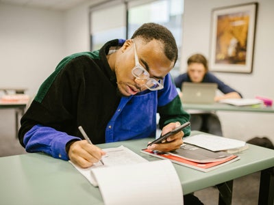 Portable en pause : le dispositif bientôt étendu aux lycées ?