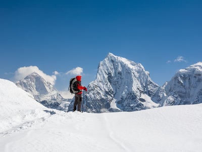 Descendre tout l’Everest à ski, sans oxygène : le défi fou d’Andrzej Bargiel