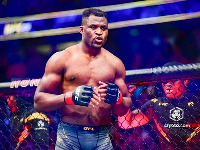 Francis Ngannou se dévoile en gladiateur dans le film Netflix Rebel Moon Director's Cut