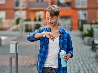 SFR lance le Pack Kids Protégés avec une montre connectée HONOR pour enfant