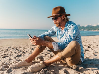 Téléphone à la plage : les bons réflexes à adopter pour le protéger