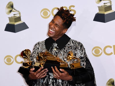 Qui est Jon Batiste, le grand gagnant des Grammy Awards ?