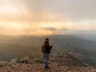 Apple : le service SOS d'urgence par satellite arrive sur l’iPhone 14
