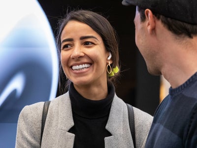 AirPods : vous pourrez bientôt répondre à Siri sans parler