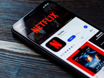 Netflix teste un minuteur, pour binge watcher sur ses deux oreilles