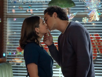 Off Campus sur Prime Video : qu’est-ce qui change entre la série et le BookTok ?