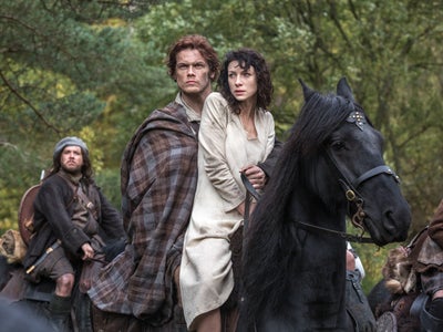 Outlander : les 4 premières saisons arrivent sur Téva !