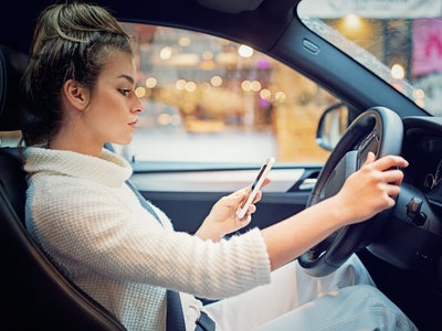 On sait pourquoi les péages font buguer votre téléphone en Bluetooth dans la voiture