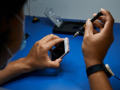 Vous pouvez désormais réparer vous-même votre iPhone…