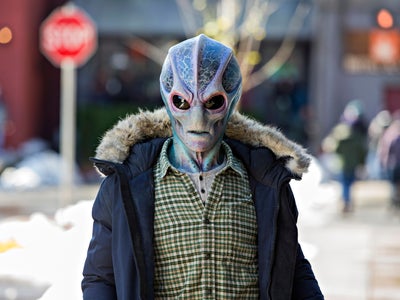 3 bonnes raisons de craquer pour Resident Alien, la nouvelle série SYFY