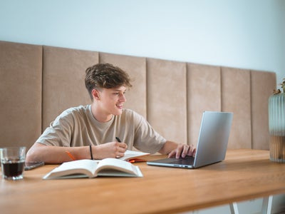Bon plan : la Box 5G de SFR, parfaite pour les étudiants, bénéficie d’une offre -26 ans !