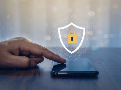 Pourquoi y a-t-il plus de malwares sur les smartphones Android que sur iPhone ?