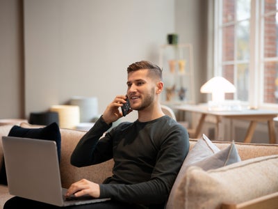 Et si votre smartphone attendait à votre place lors d’un appel au service client ?