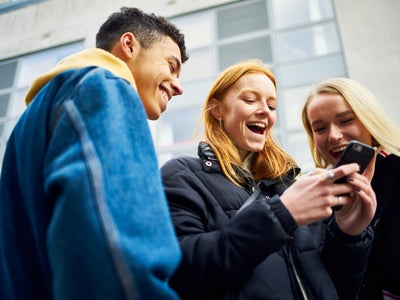 Quel smartphone offrir à un ado en 2024 ?