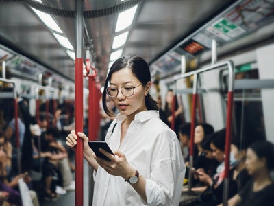 Insolite : elle retrouve son smartphone volé dans le RER grâce à sa montre connectée