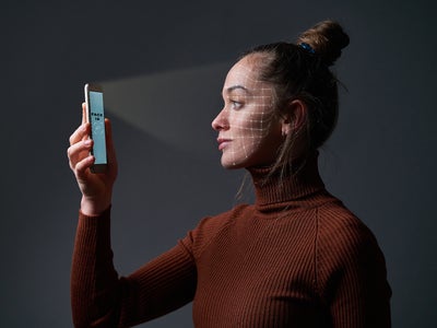 Bientôt un smartphone doté d'un système de reconnaissance faciale sous l'écran ?