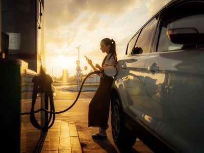 Pourquoi est-ce interdit d'utiliser son smartphone dans les stations essence ?