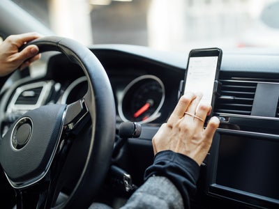 Le risque d'accident de la route doublé à cause de vos notifications