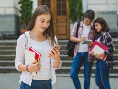 Pack Ado Smart de SFR : le forfait + smartphone idéal pour la rentrée de votre ado