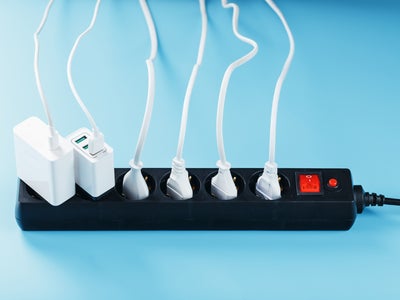 Faut-il débrancher son chargeur inutilisé ?