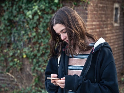 Réseaux sociaux interdits aux moins de 15 ans : que dit vraiment la nouvelle loi ?