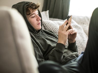 Bientôt une IA capable de répondre aux SMS à notre place ?