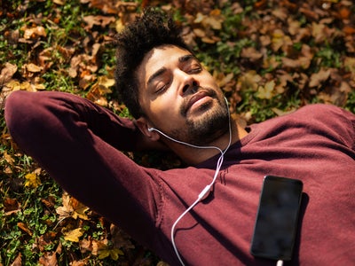 Smartphone sans prise jack : quelles solutions pour écouter sa musique ?