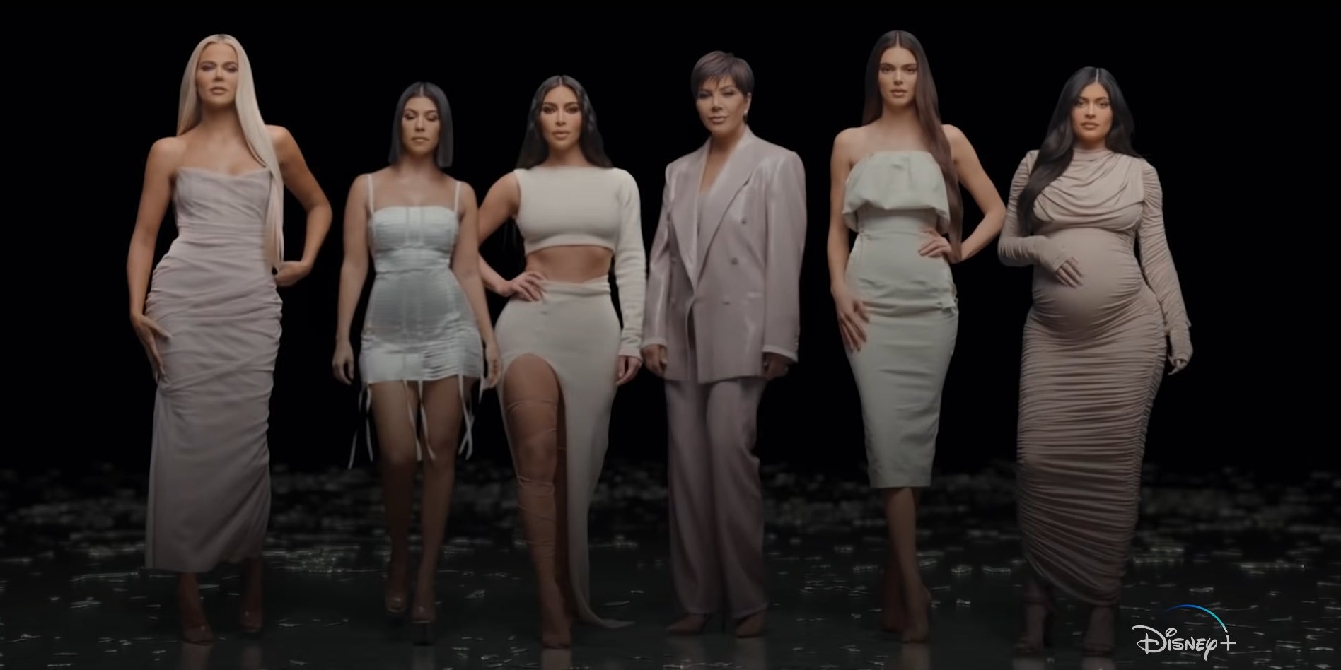Le clan réuni au grand complet pour "Les Kardashian", à découvrir bientôt en exclusivité sur Disney+.