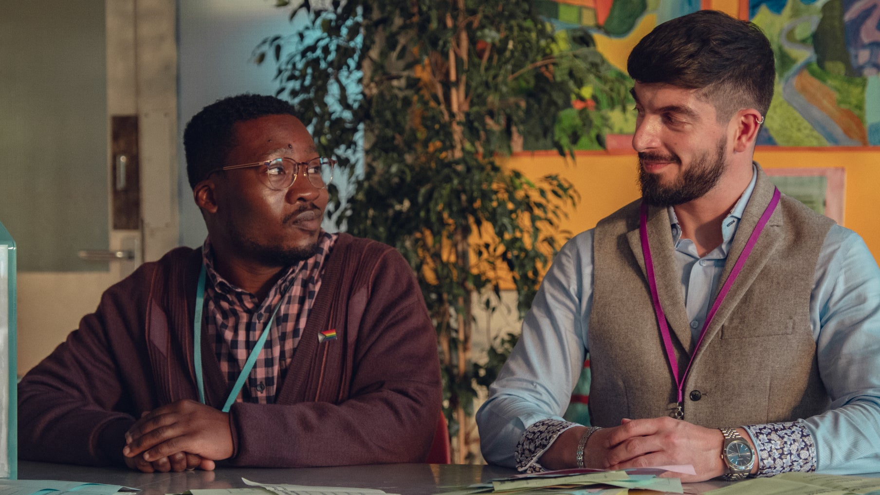 Fisayo Akinade et Nima Taleghani.
