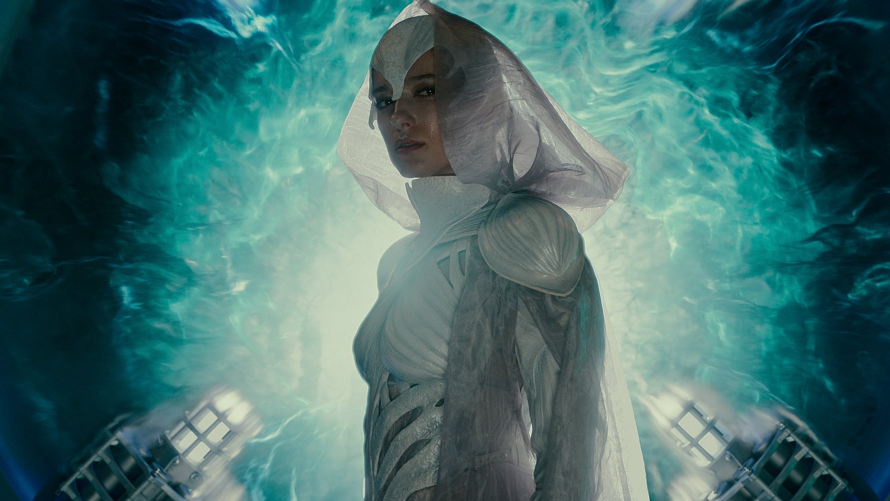 Andrea Tivadar aka Reya dans l'épisode 8 de la saison 2 de Warrior Nun, avant qu'Ava ne finisse par rejoindre l'autre monde