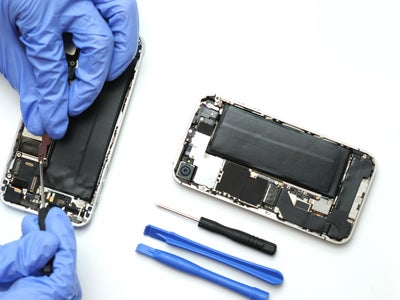 Smartphones : l’UE veut créer un ''droit à la réparation'' de 5 à 10 ans