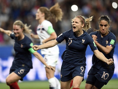Le football féminin compte de plus en plus de licenciées