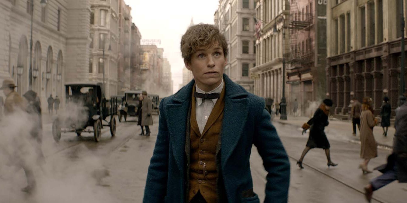 Norbert Dragonneau (Eddie Redmayne) en voyage à New York, dans Les Animaux Fantastiques.