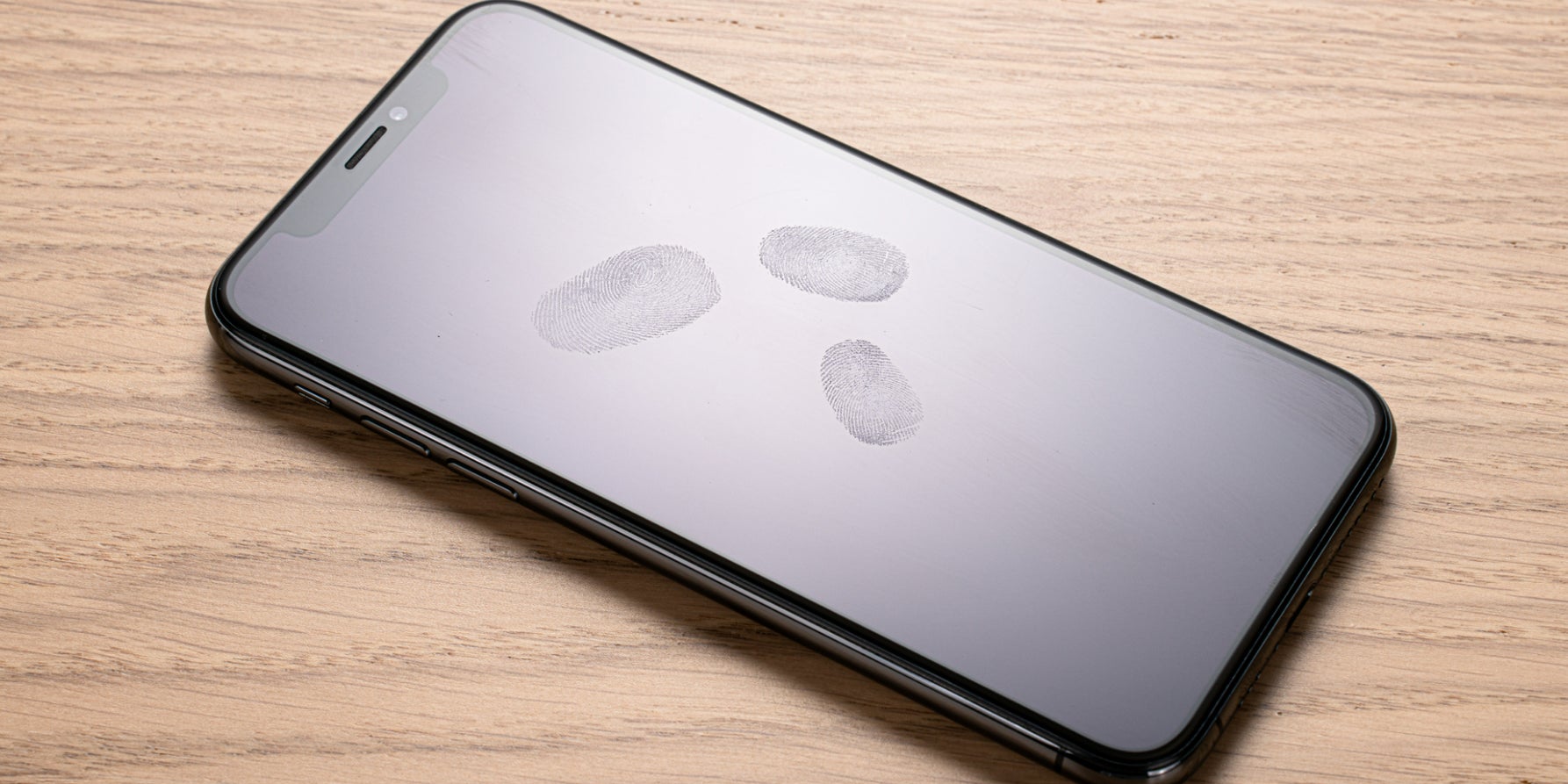 Les écrans de nos smartphones seront-ils bientôt en mesure de se nettoyer seuls ?