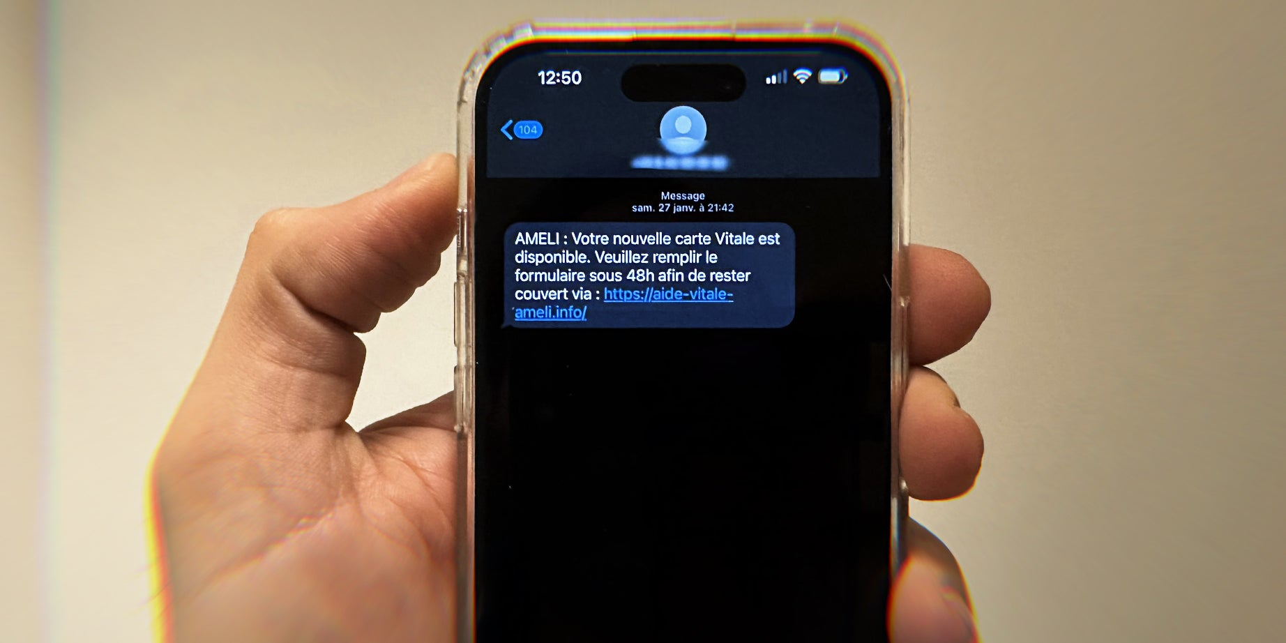 Les tentatives de smishing sont multiples, et les escrocs n'hésitent pas à se faire passer pour des organismes officiels.