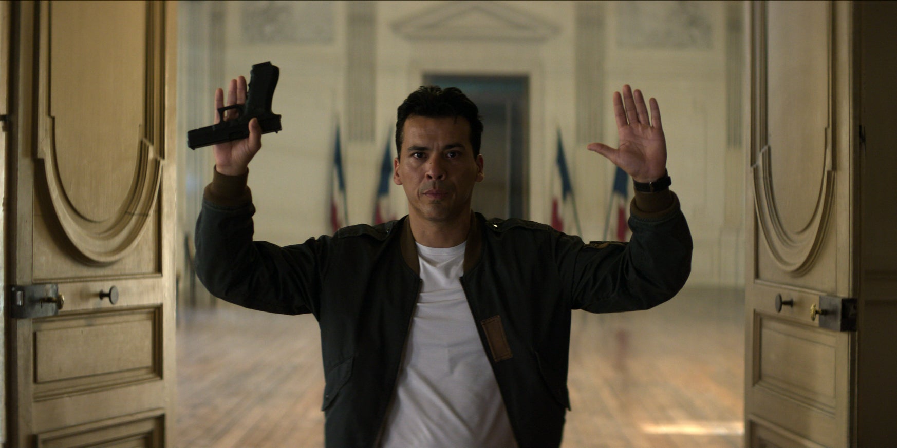 Tewfik Jallab dans ''Paris Has Fallen'', à retrouver ce 28 octobre sur Canal+.