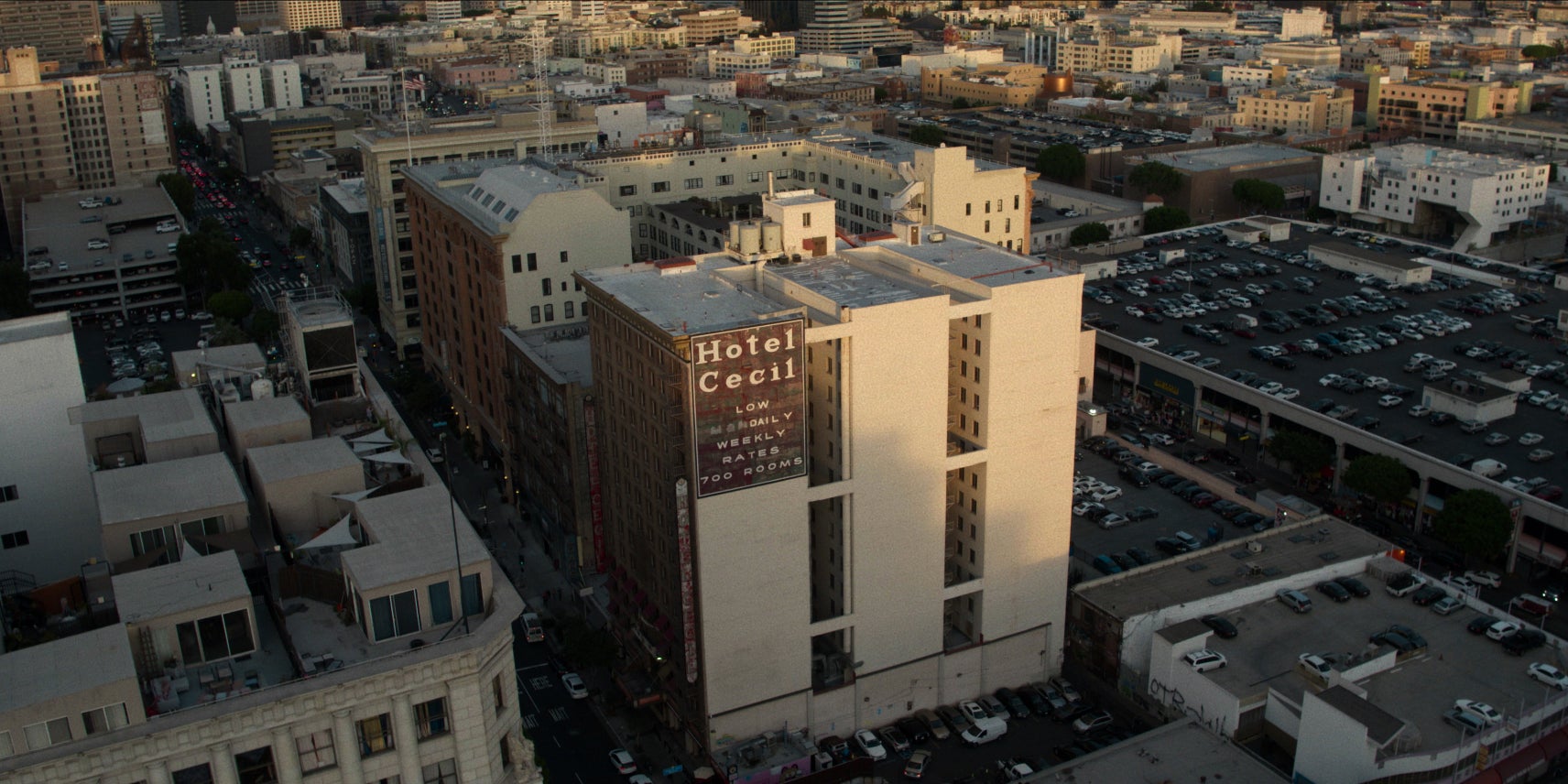Bienvenue au Cecil Hotel, à Los Angeles. Après avoir vu cette série documentaire, pas sûr que vous voudrez y séjourner...