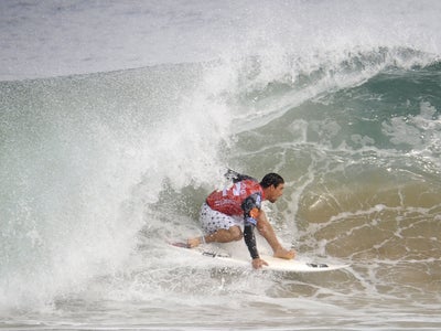 Un champion de surf brésilien meurt en pleine compétition