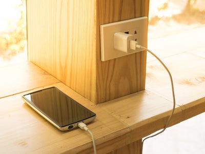 L’UFC-Que Choisir alerte sur le danger de certains chargeurs