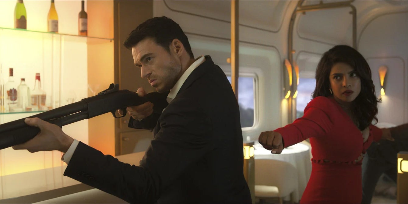 Richard Madden et Priyanka Chopra dans ''Citadel'', la nouvelle série d'action de Prime Video qui sortira le 28 avril 