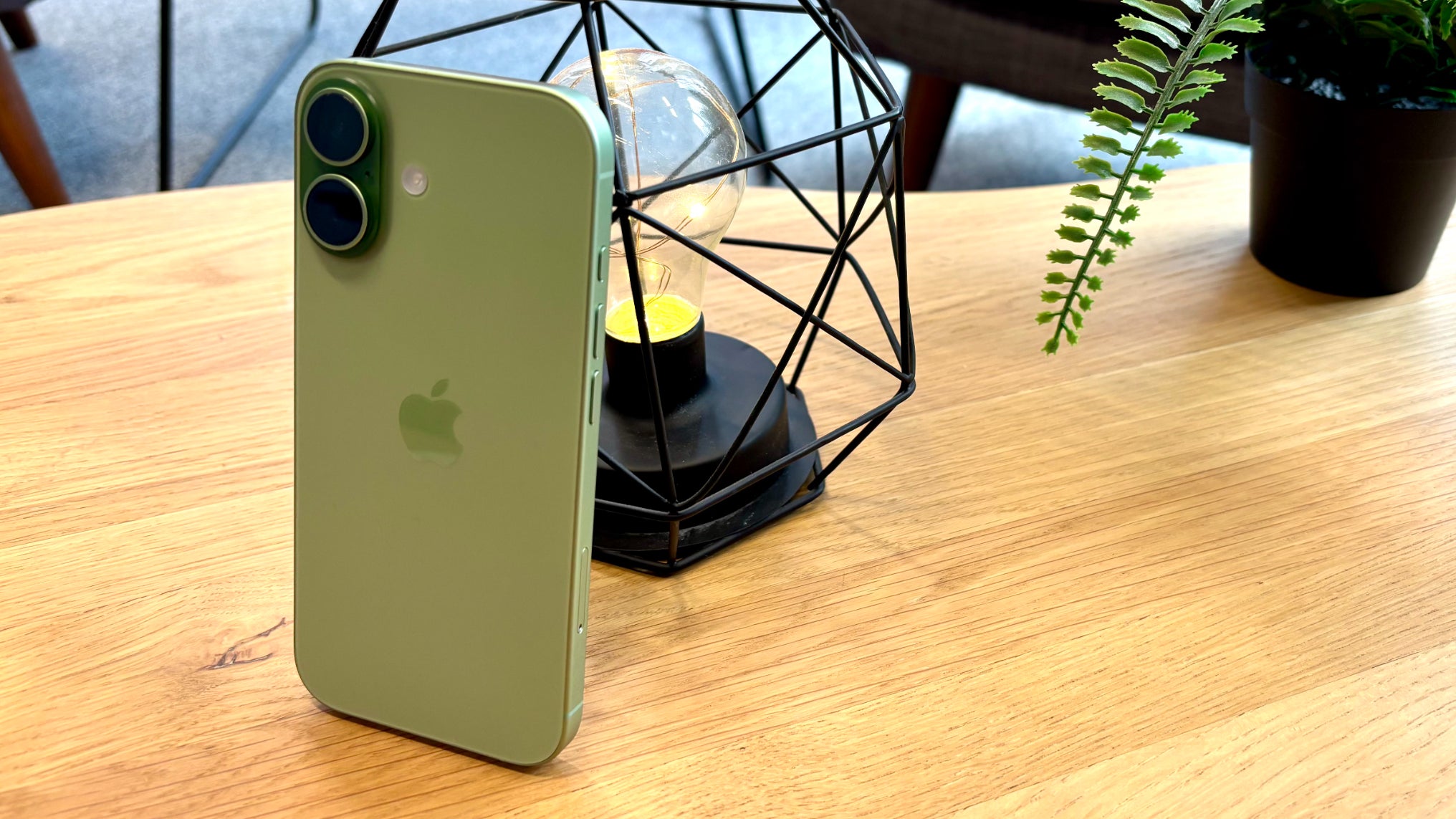 L'iPhone 17 et ses bordures fines et élégantes.