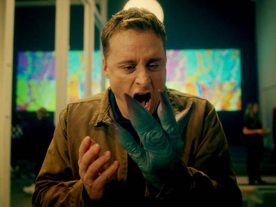 Resident Alien : la suite de la saison 2 arrive enfin sur SYFY