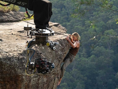 Apex sur Netflix : Charlize Theron a-t-elle vraiment réalisé ses propres cascades ?