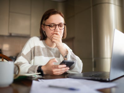 Sécurité : qu’est-ce que l'email-bombing ?