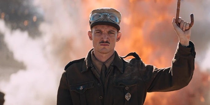 Niels Schneider en Philippe Leclerc dans "La Bataille de Gaulle - Partie 1".