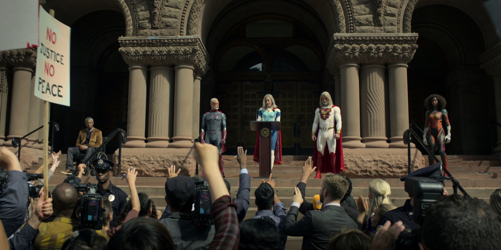 Découvrez les premières images de "Jupiter's Legacy"...