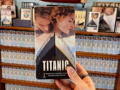 Insolite : il achète 1500 VHS de Titanic et ne compte pas s'arrêter là