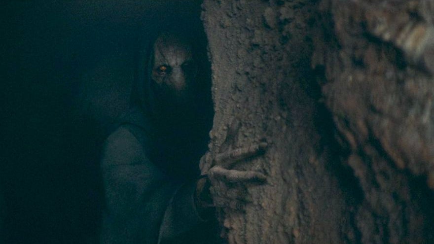 Bien qu'apparaissant que quelques secondes et dans le noir, il est difficile de concevoir que ce ne soit pas Dark Plagueis.