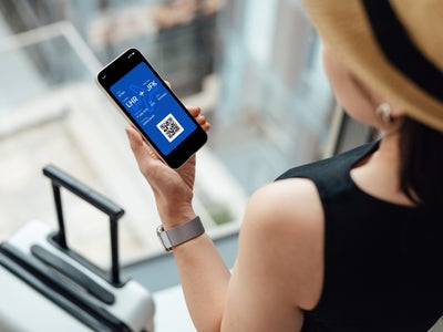 Comment enregistrer et utiliser sa carte d’embarquement sur son iPhone ?