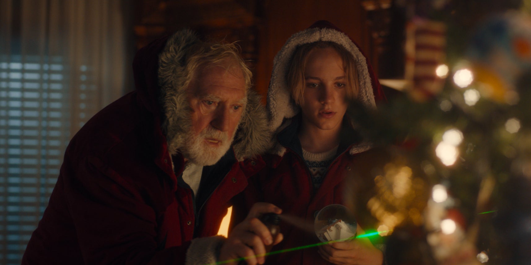 Noël Claus (Jan Decleir) et Jules Claus (Mo Bakker) dans "La Famille Claus 2". 